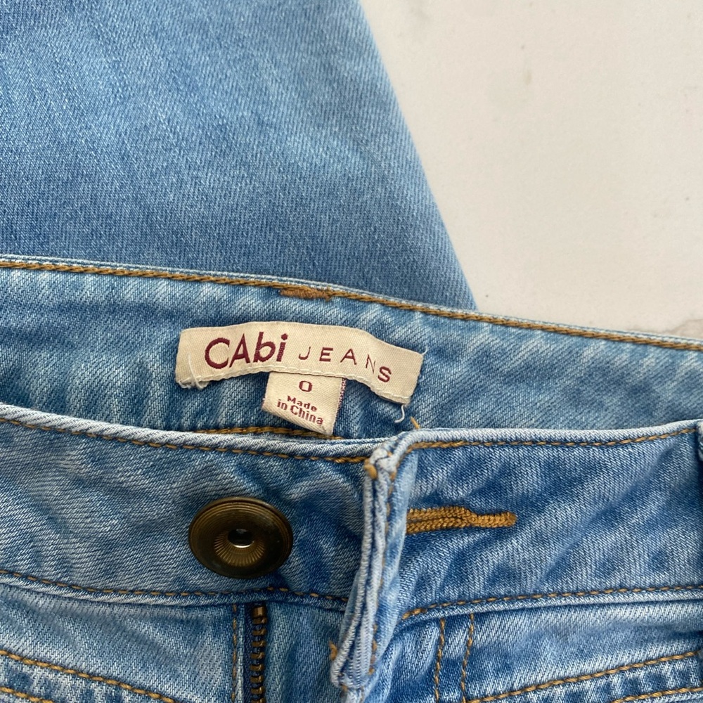 CAbi Malibu Flair Light Blue Straight Leg Jeans. Womens Size 0 - Picture 3 of 5